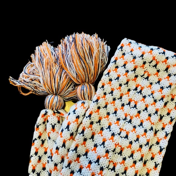 NFL The Bears Woven Tassel Scarf - Picture 4 of 8